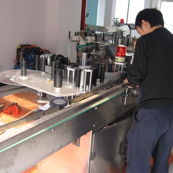 ເຄື່ອງປ້າຍອັດຕະໂນມັດ Siemens PLC ມີເຄື່ອງແຍກຂວດ ສຳ ລັບຂວດນ້ ຳ