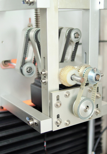 ເຄື່ອງ ໝາຍ ກາບເສື່ອແຂນແລະຮ່າງກາຍທີ່ຫຍິບດ້ວຍຫົວສອງຫົວ