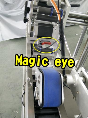 ເຄື່ອງຈັກປ້າຍລົດຂັບລົດຄວາມໄວສູງ Delta servo ສຳ ລັບຂວດມົນຂະ ໜາດ ນ້ອຍ