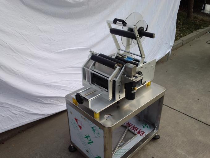 ເຄື່ອງປ້າຍຕິດກະຕຸກອັດຕະໂນມັດທີ່ ກຳ ຫນົດເອງ ສຳ ລັບຕິດກາ ໝາຍ ຕິກຂວດຂະ ໜາດ ນ້ອຍ