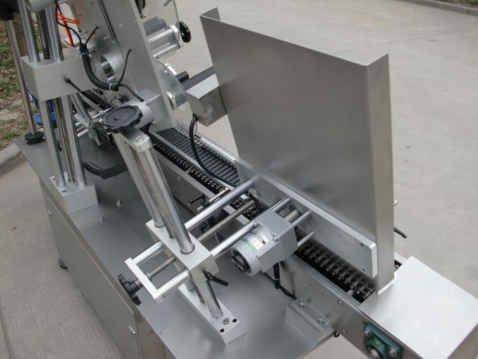 ເຄື່ອງຈັກຜະລິດຕະພັນໃສ່ກະໂລ້ຂະ ໜາດ ນ້ອຍຂະ ໜາດ ນ້ອຍທີ່ມີຄວາມໄວສູງຕິດປ້າຍ, ເຄື່ອງຕິດປ້າຍກາຂວດຕາສີ ດຳ ສຳ ລັບເຄື່ອງ ສຳ ອາງ