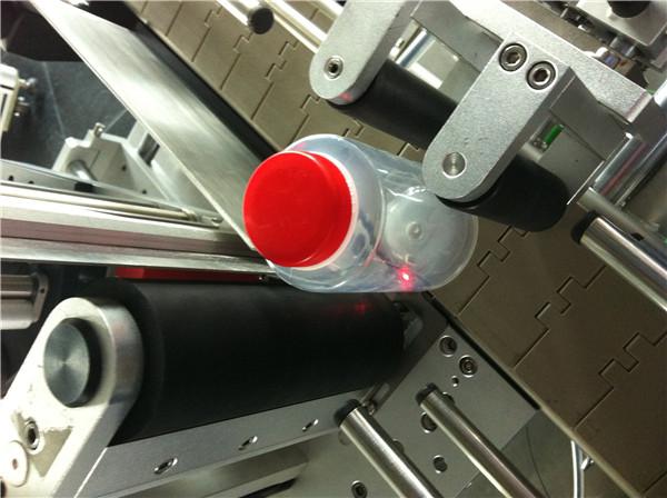 ເຄື່ອງຈັກຜະລິດຕະພັນໃສ່ຂວດນ້ ຳ ມັນປູນ / ກາວີຮອບ ສຳ ລັບສະ ໜາມ ດື່ມ