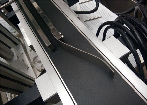 ເຄື່ອງປ້ອນອັດຕະໂນມັດ Top Labeling Machine Sticker / self adhesvie ປະເພດປ້າຍ