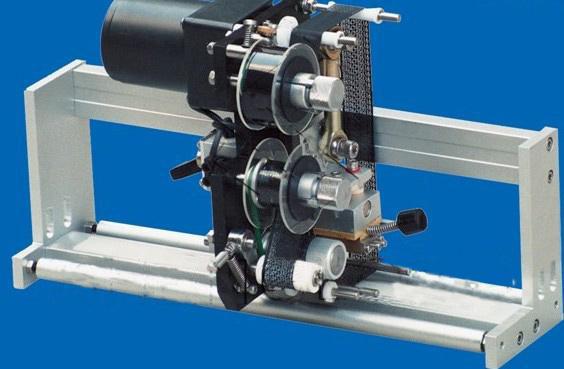 ເຄື່ອງສະຫຼາກຕິດປ້າຍຂ້າງສອງຂ້າງທີ່ມີຄວາມໄວສູງ, ເຄື່ອງຕິດປ້າຍອັດຕະໂນມັດ ສຳ ລັບຕຸກກະຕາ / ຕຸກ / ຕຽງ