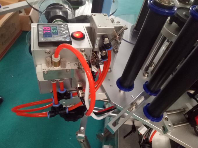 ເຄື່ອງປ້າຍຕິດສະຕິກເກີ້ສາມຫລືສອງຂ້າງທີ່ຖືກປັບແຕ່ງດ້ວຍເຄື່ອງລະຫັດ