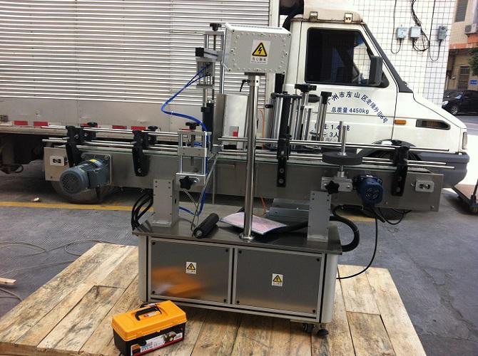 ເຄື່ອງປ້າຍສະຕິກເກີຂວດຂວດມົນທີ່ມີຄວາມແມ່ນຍໍາສູງສູງ ສຳ ລັບປ້າຍຕິດປ້າຍ