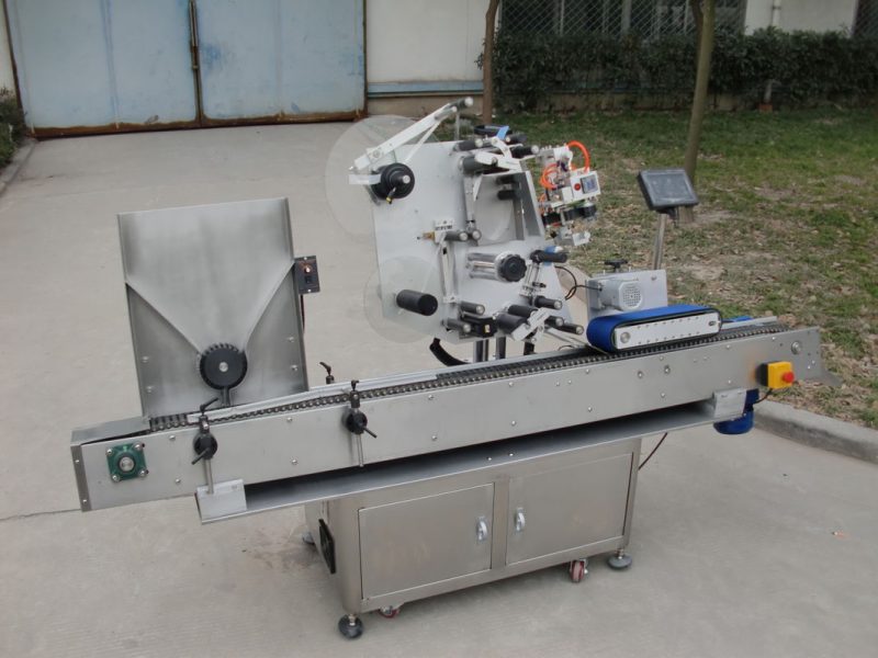 ເຄື່ອງຈັກຜະລິດປ້າຍລົດຍີ່ຫໍ້ຈີນ Conveyor motor HY, ເຄື່ອງຕິດສະຕິກເກີ້ປ້າຍແບດເຕີລີ່ລຸ້ນທີ 7 ສຳ ລັບຜູ້ສະ ໜອງ ເຄື່ອງໃຊ້ໄຟຟ້າ